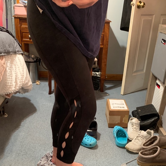 CALIA by Carrie Underwood Pants - Calia Capri Leggings